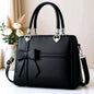BEAUTIFUL BLACK LEATHER HAND BAG