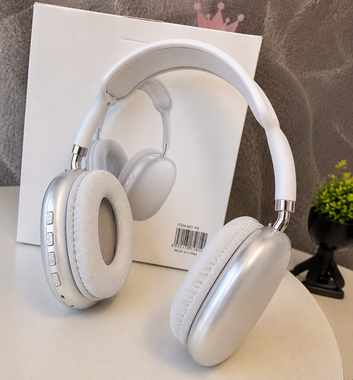P9 WIRELESS BLUETOOTH HEADPHONES.